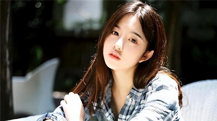 女孩只在微信上聊天不见面，怎样约她出去？